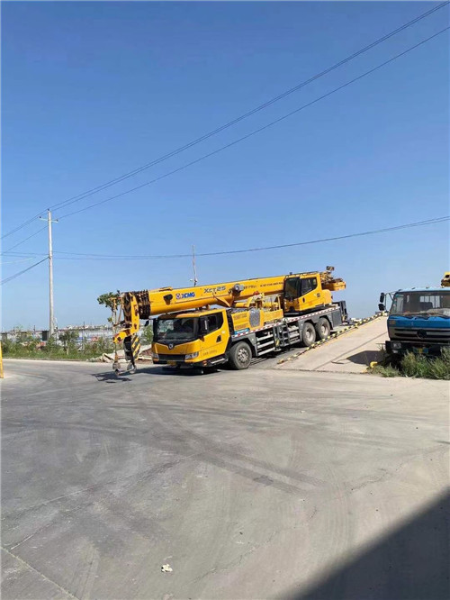 沿滩区吊车作业时，可能会产生哪些额外收费项目？