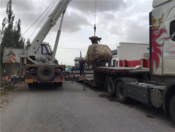 沿滩区狭窄场地（如小区、车间）适合用哪种吊车？