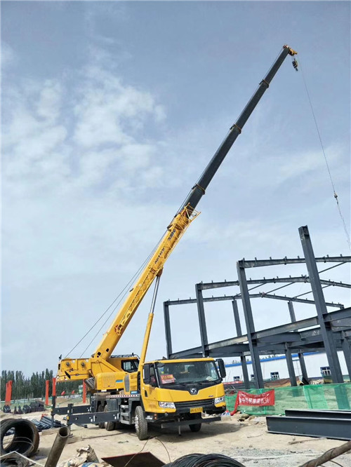 沿滩区超高层建筑钢结构吊装案例